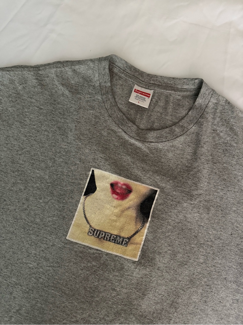 Supreme SS18 Gray Tee with Necklace Graphic - Picture 2 of 6